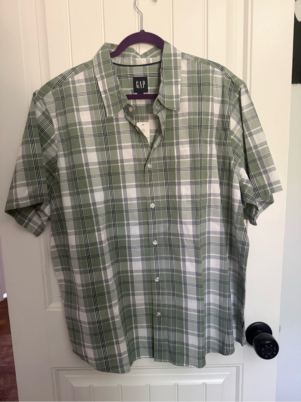 GAP Short Sleeve Green and White Plaid Button-Down Shirt